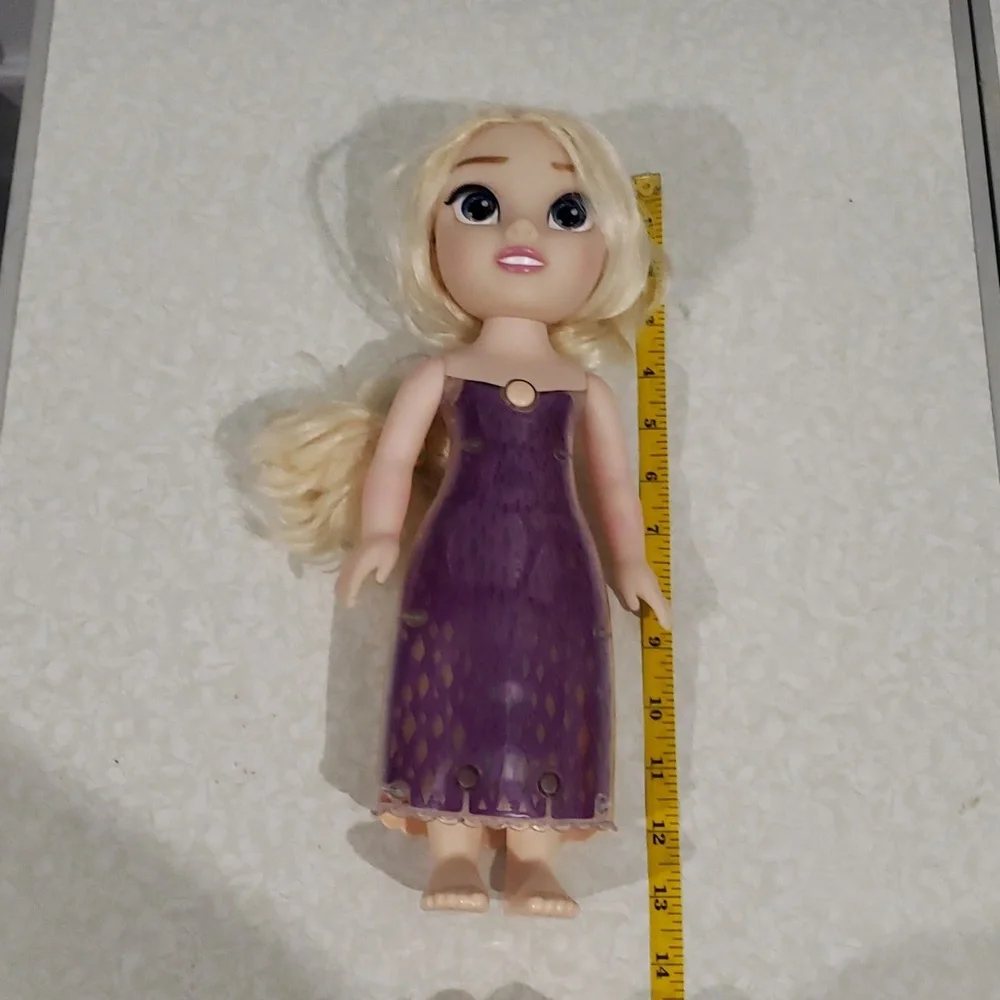 Singing and talking Elsa Doll from‎ Frozen 2